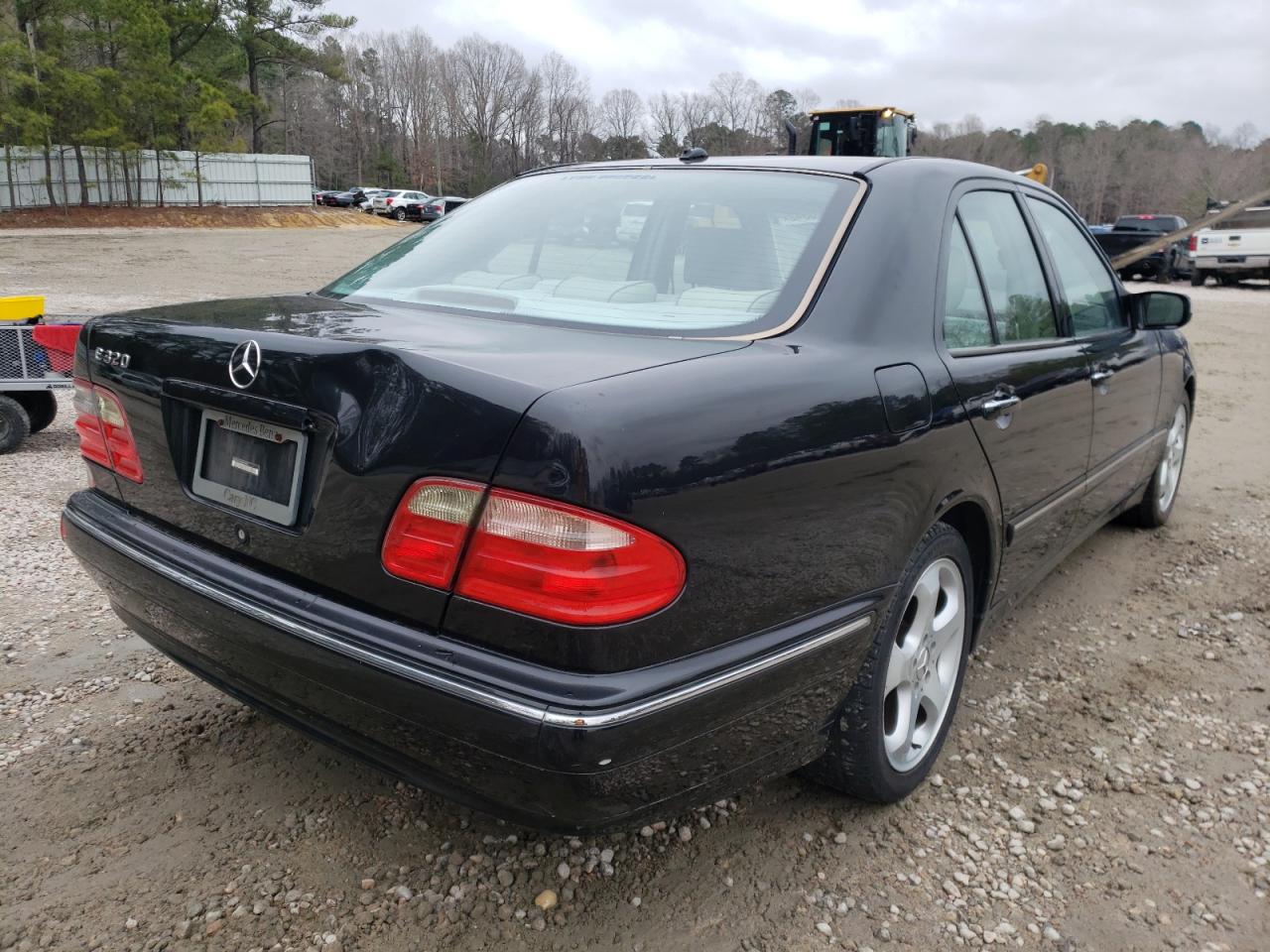 Photo 4 from auction – 2002 MERCEDES-BENZ E 320 with VIN WDBJF65J42B494831