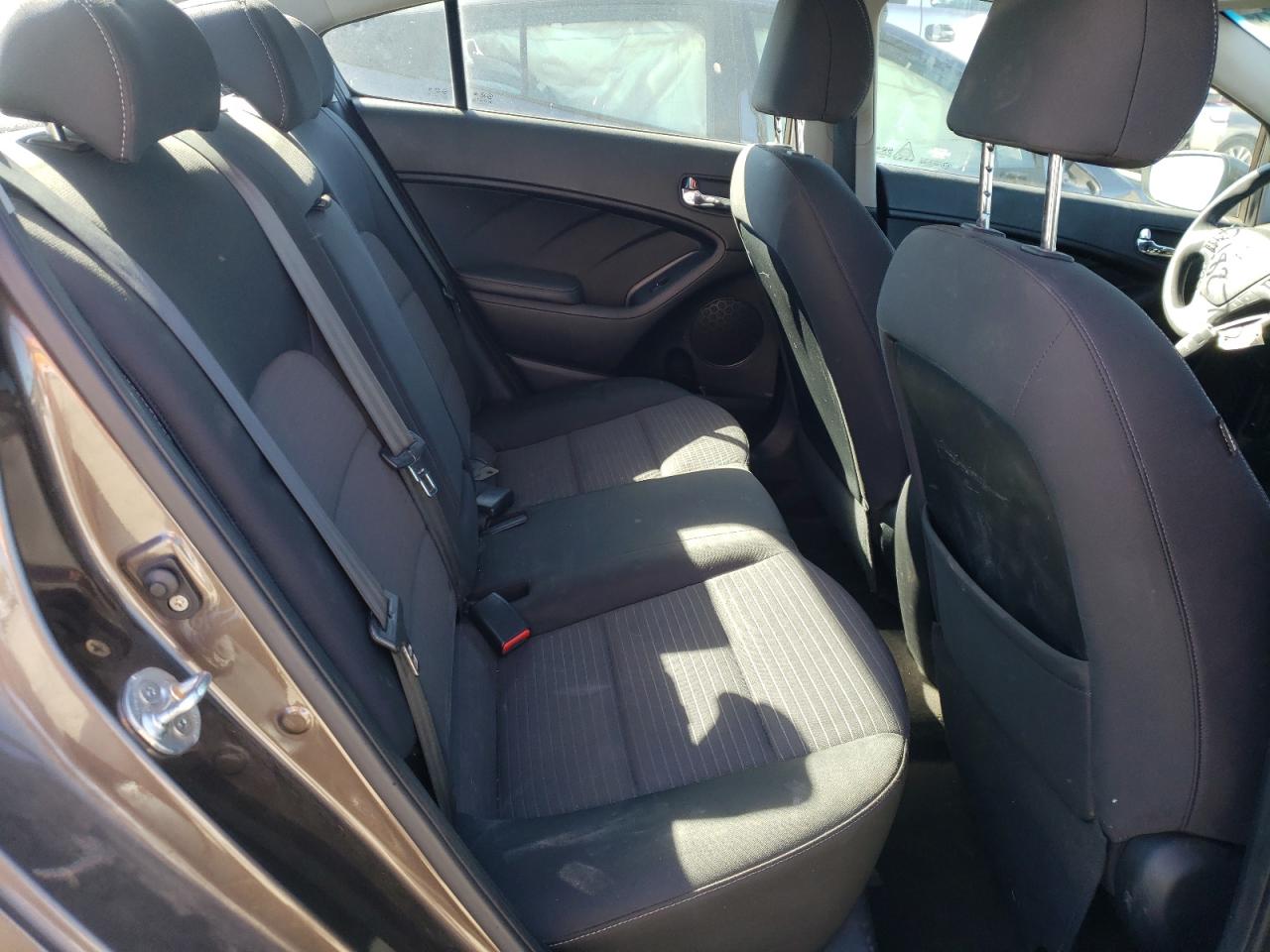 Photo 6 from auction – 2014 KIA FORTE LX with VIN KNAFX4A6XE5222763