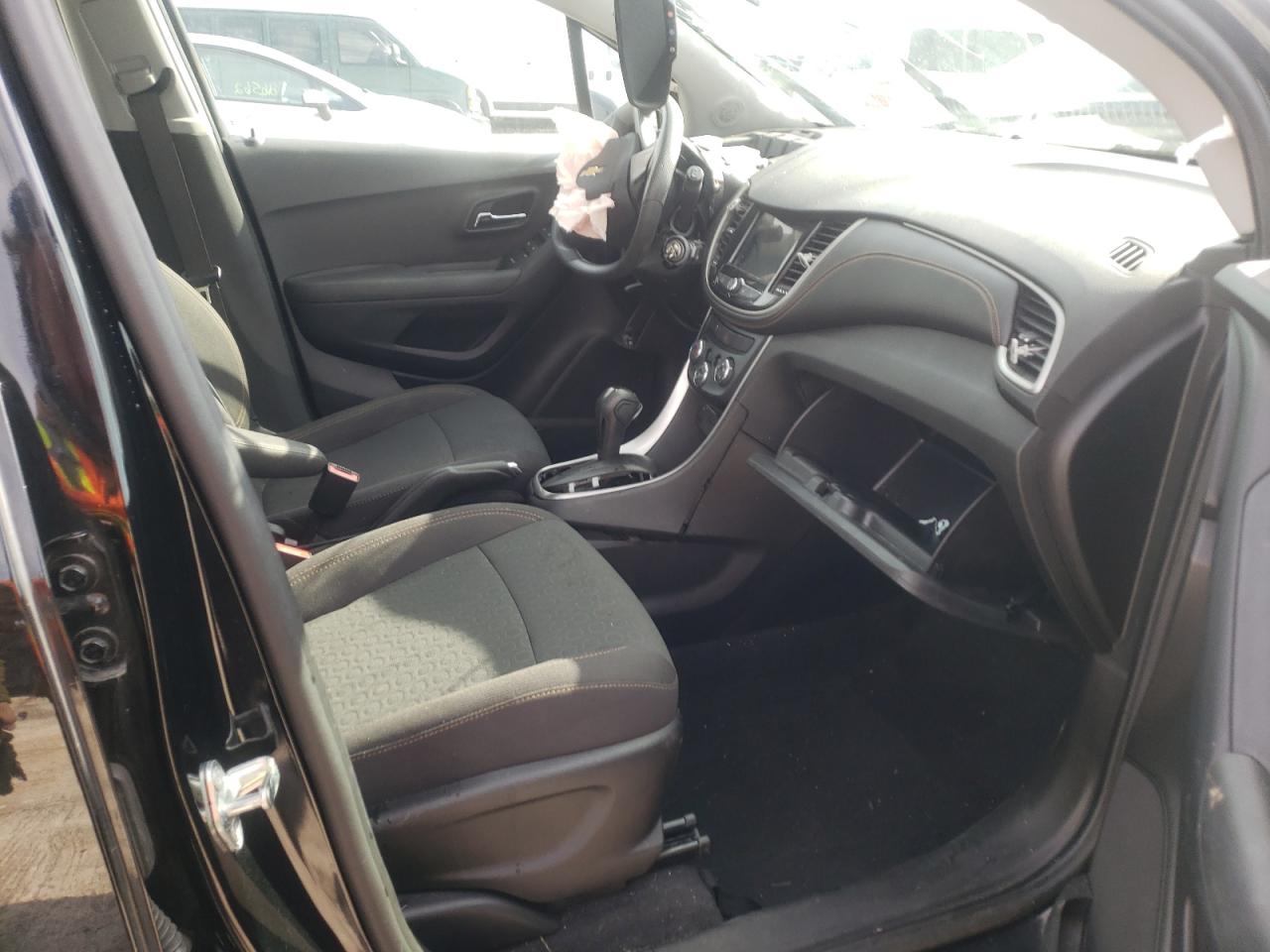 Photo 5 from auction – 2020 CHEVROLET TRAX LS with VIN 3GNCJKSB6KL396792