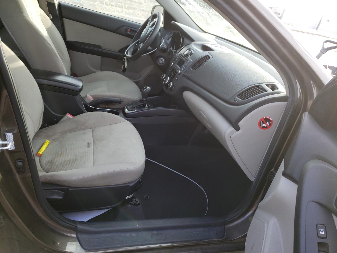 Photo 5 from auction – 2011 KIA FORTE EX with VIN KNAFU4A25B5895851