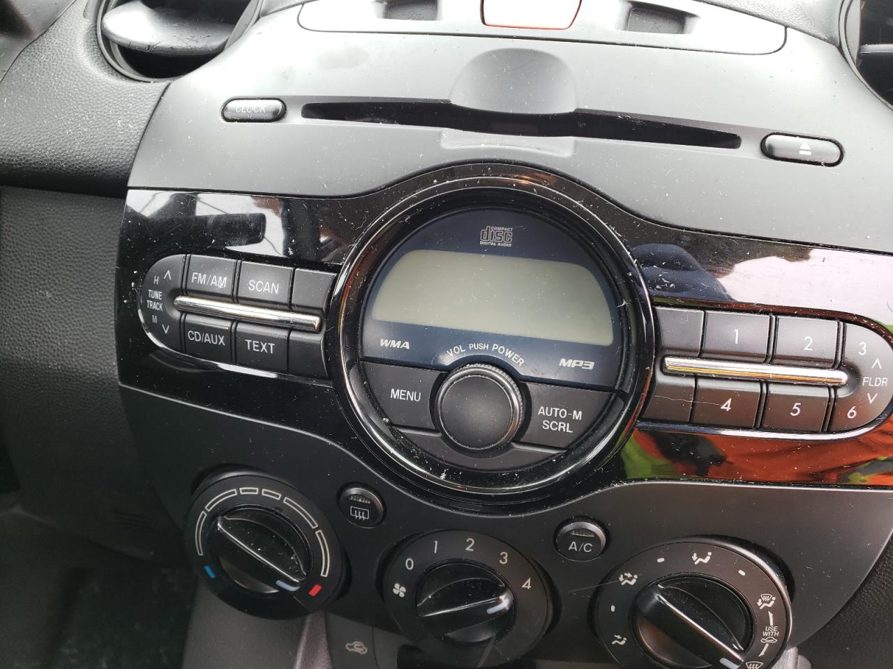 Photo 9 from auction – 2011 MAZDA MAZDA2 with VIN JM1DE1HZ0B0108519