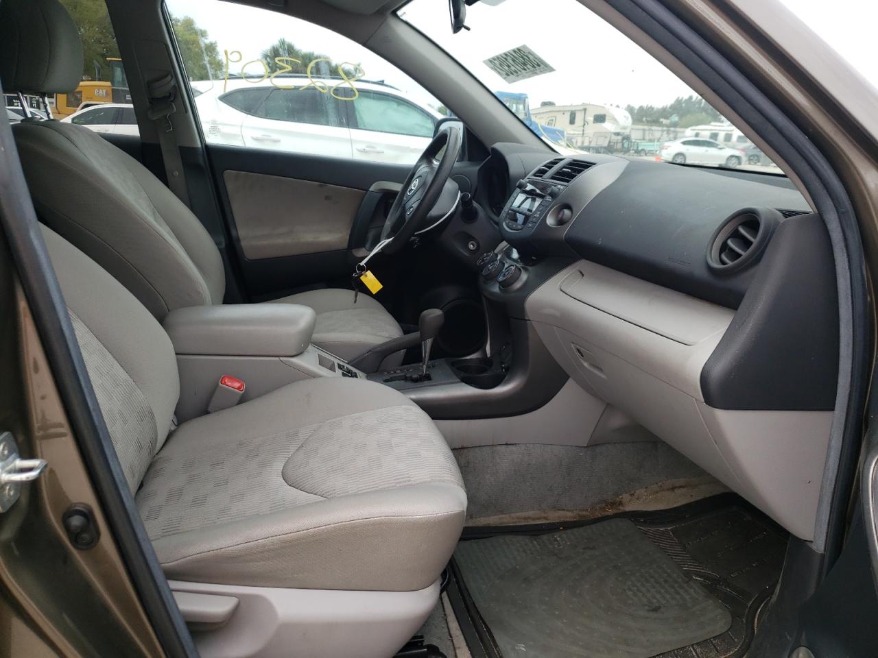 Photo 5 from auction – 2011 TOYOTA RAV4 with VIN 2T3ZF4DV0BW093135