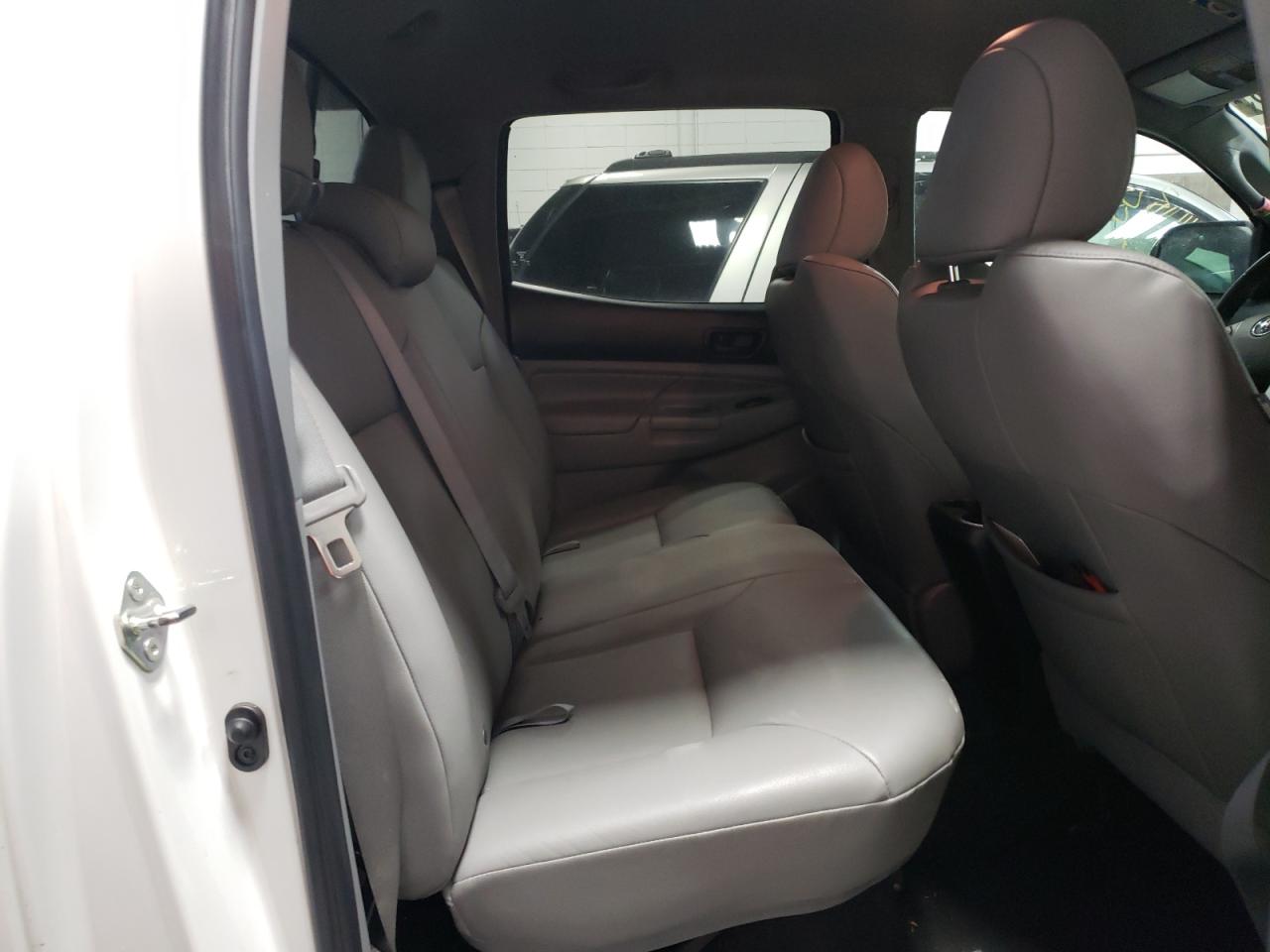 Photo 6 from auction – 2015 TOYOTA TACOMA DOU with VIN 5TFLU4EN7FX131178