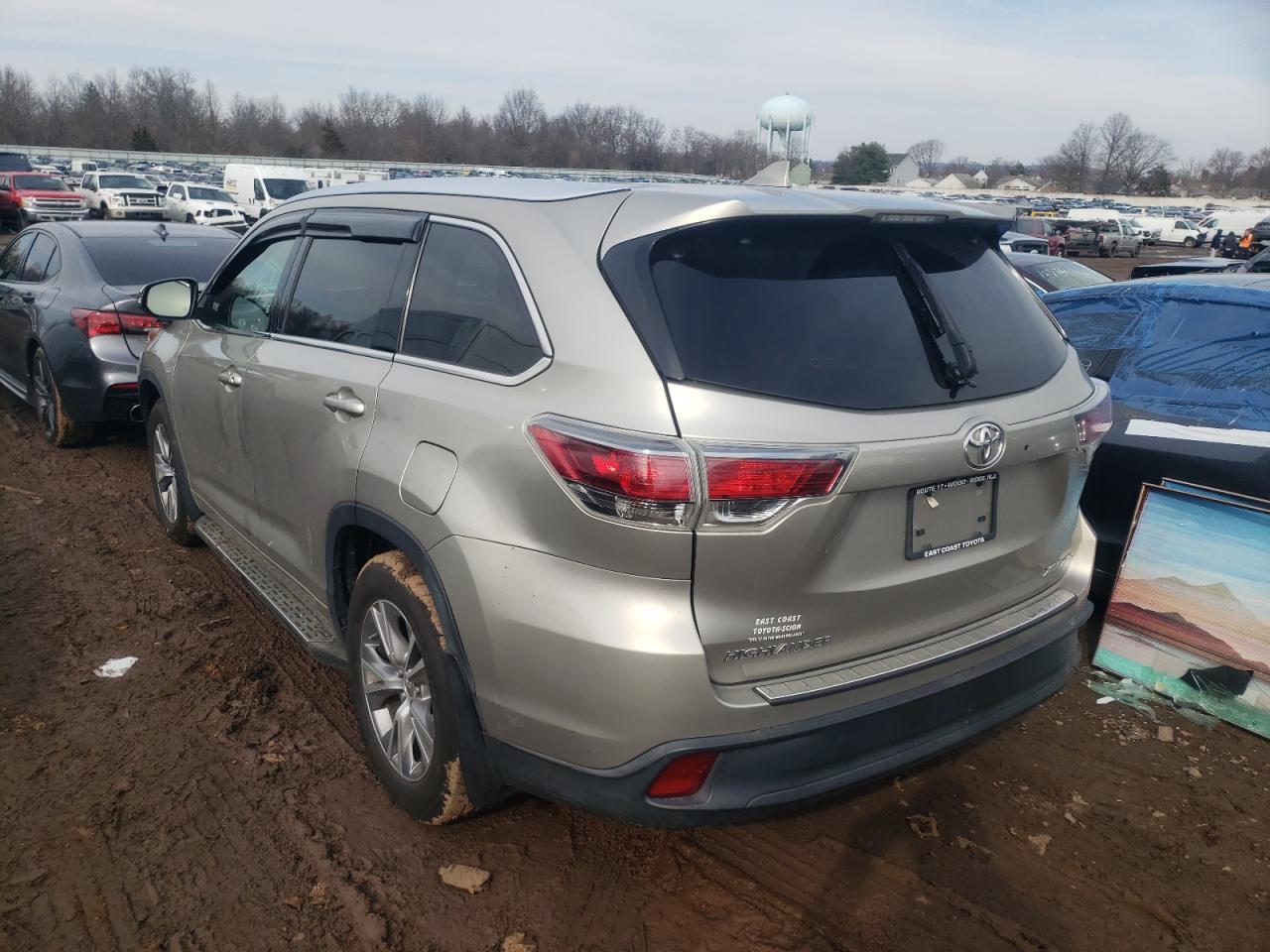 Photo 3 from auction – 2015 TOYOTA HIGHLANDER with VIN 5TDJKRFH8FS072831