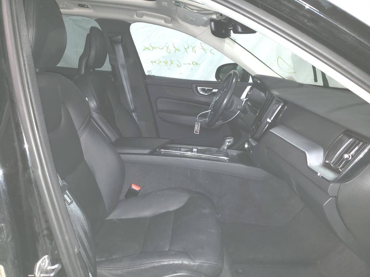 Photo 5 from auction – 2018 VOLVO XC60 T5 MO with VIN YV4102RK2J1028217