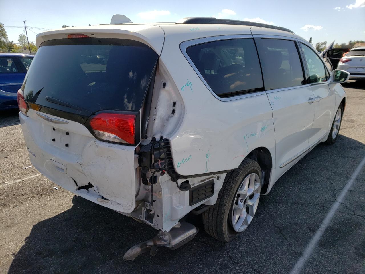 Photo 4 from auction – 2017 CHRYSLER PACIFICA T with VIN 2C4RC1BG2HR506008