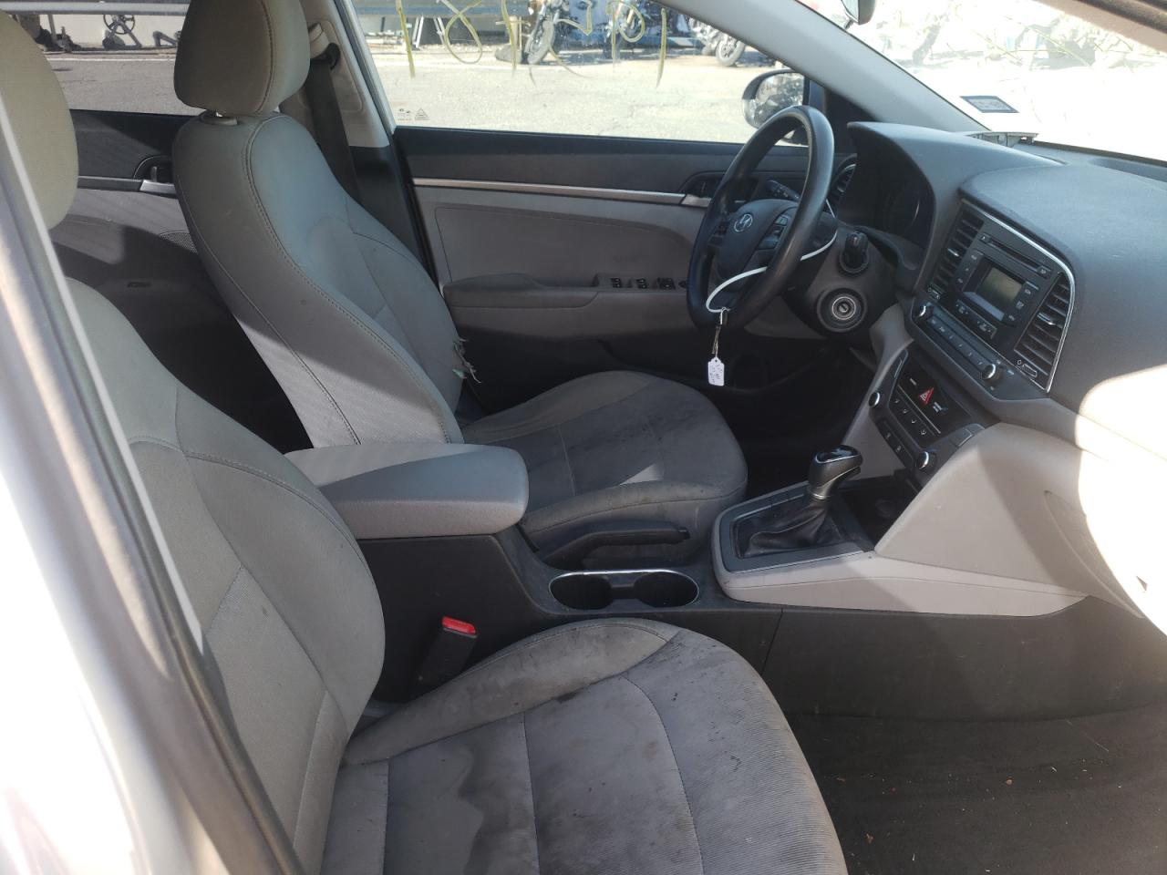 Photo 5 from auction – 2017 HYUNDAI ELANTRA SE with VIN 5NPD74LF2HH078914