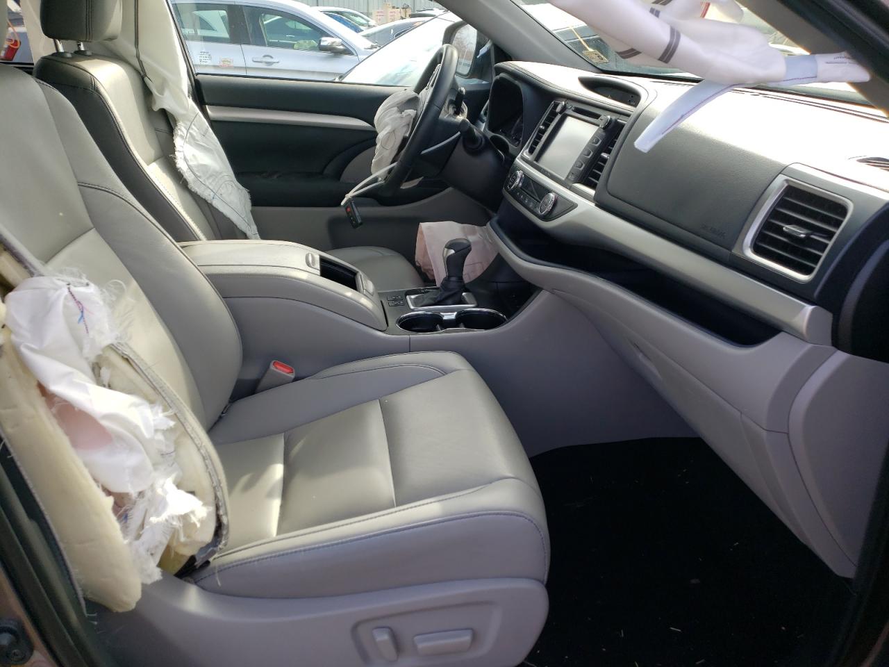 Photo 5 from auction – 2019 TOYOTA HIGHLANDER with VIN 5TDJZRFH0KS571127