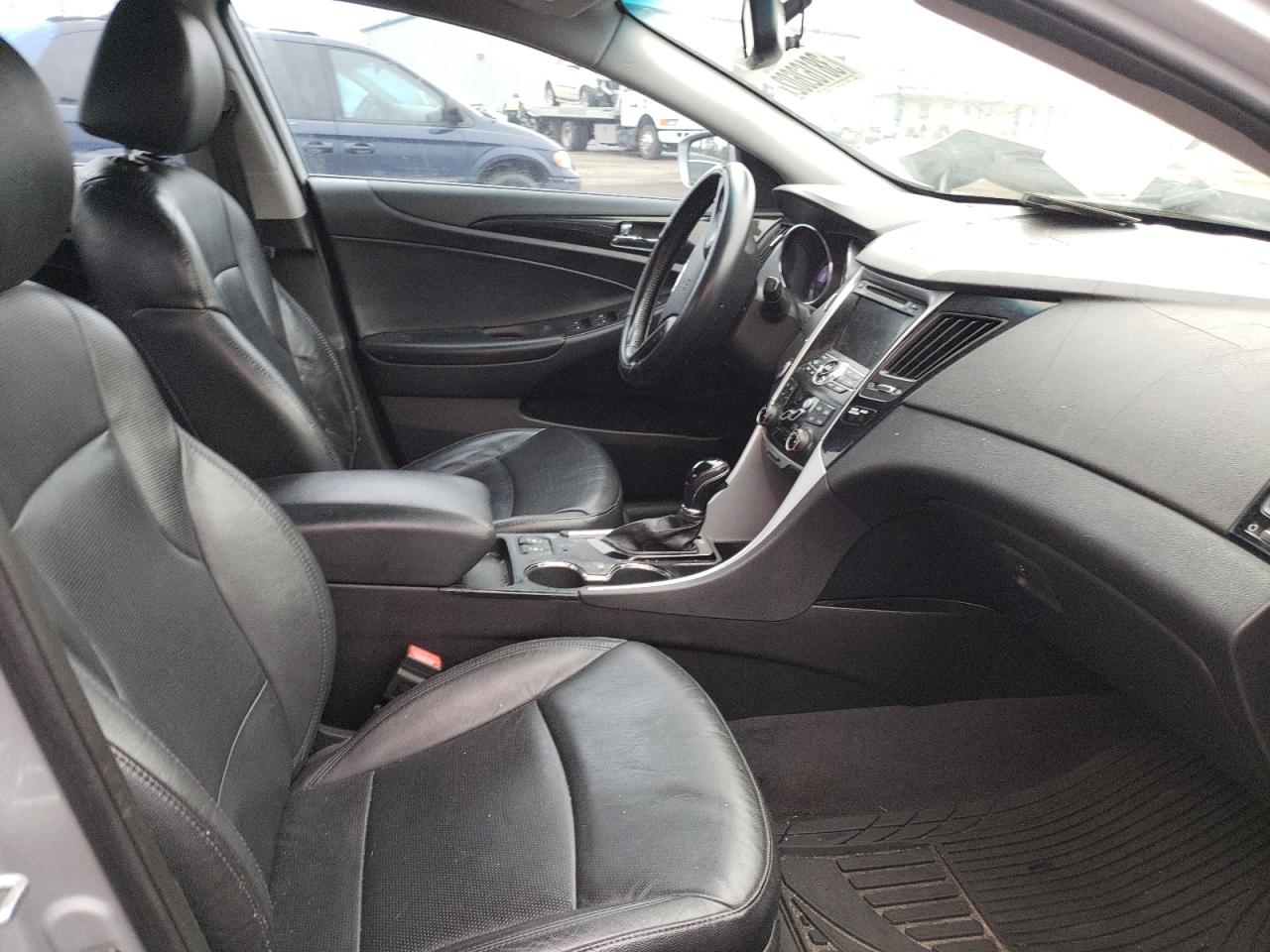Photo 5 from auction – 2011 HYUNDAI SONATA SE with VIN 5NPEC4AC8BH027188