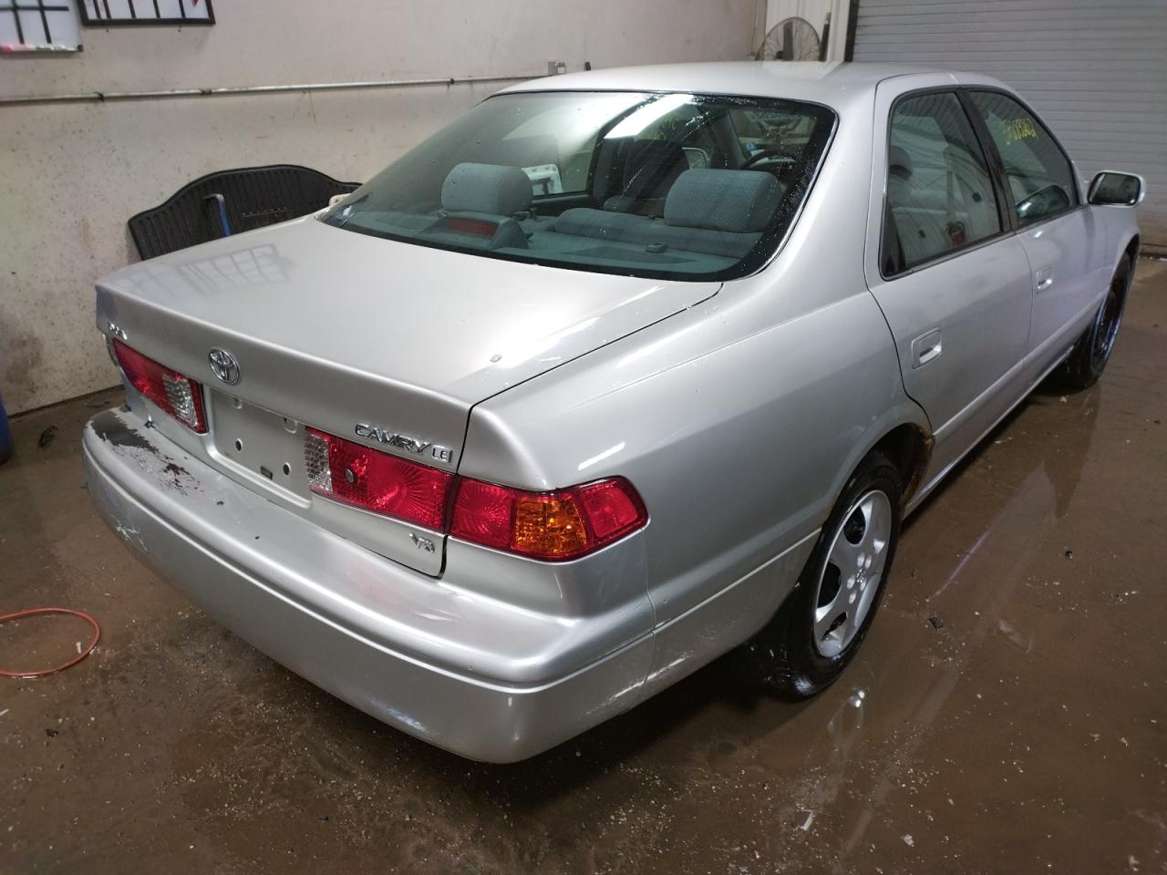Photo 4 from auction – 2000 TOYOTA CAMRY LE with VIN 4T1BF28K2YU109598