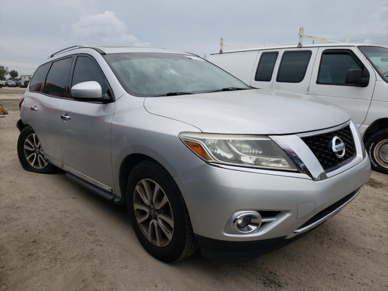 NISSAN PATHFINDER 2013 مع رقم تعريف المركبة 5N1AR2MN7DC662993 - صورة من المزاد