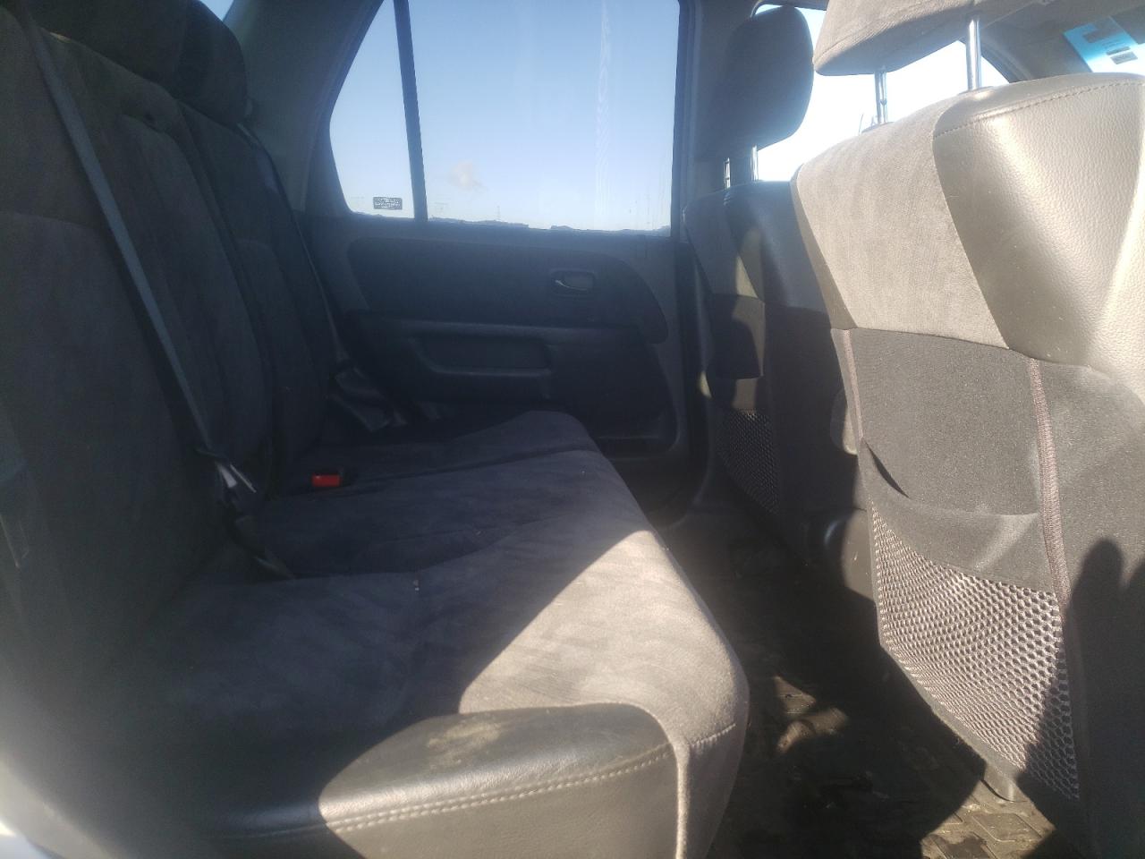 Photo 6 from auction – 2004 HONDA CR-V EX with VIN JHLRD78894C002139