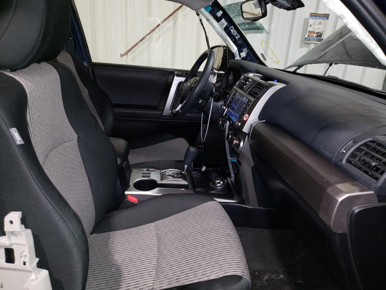 Photo 5 from auction – 2021 TOYOTA 4RUNNER SR with VIN JTEMU5JR0M5934809