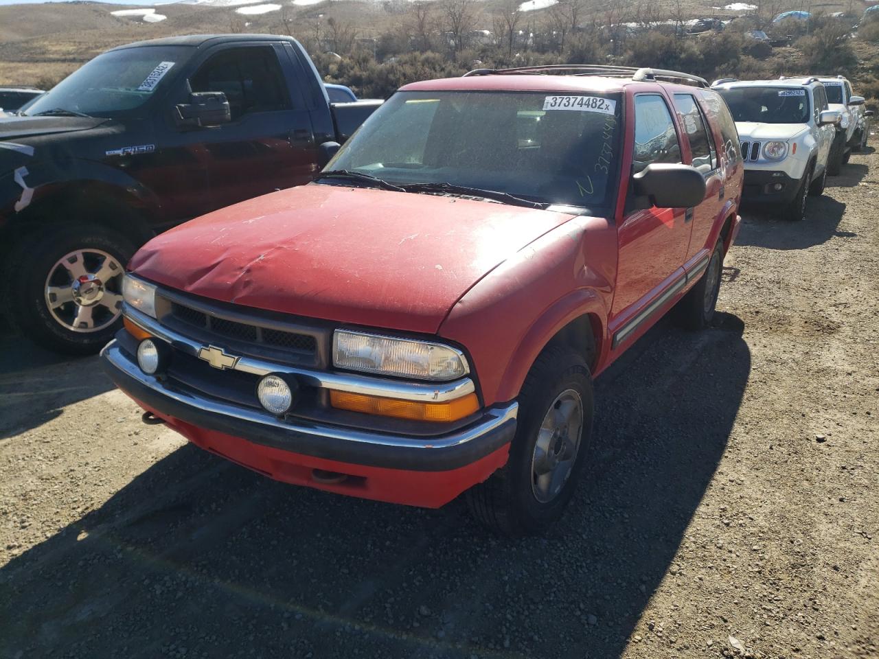 Photo 2 from auction – 2000 CHEVROLET BLAZER with VIN 1GNDT13W8Y2236028
