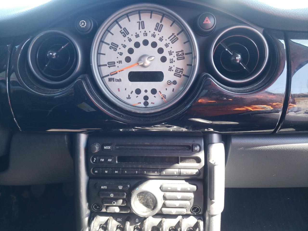 Photo 9 from auction – 2006 MINI COOPER with VIN WMWRC33596TK72137