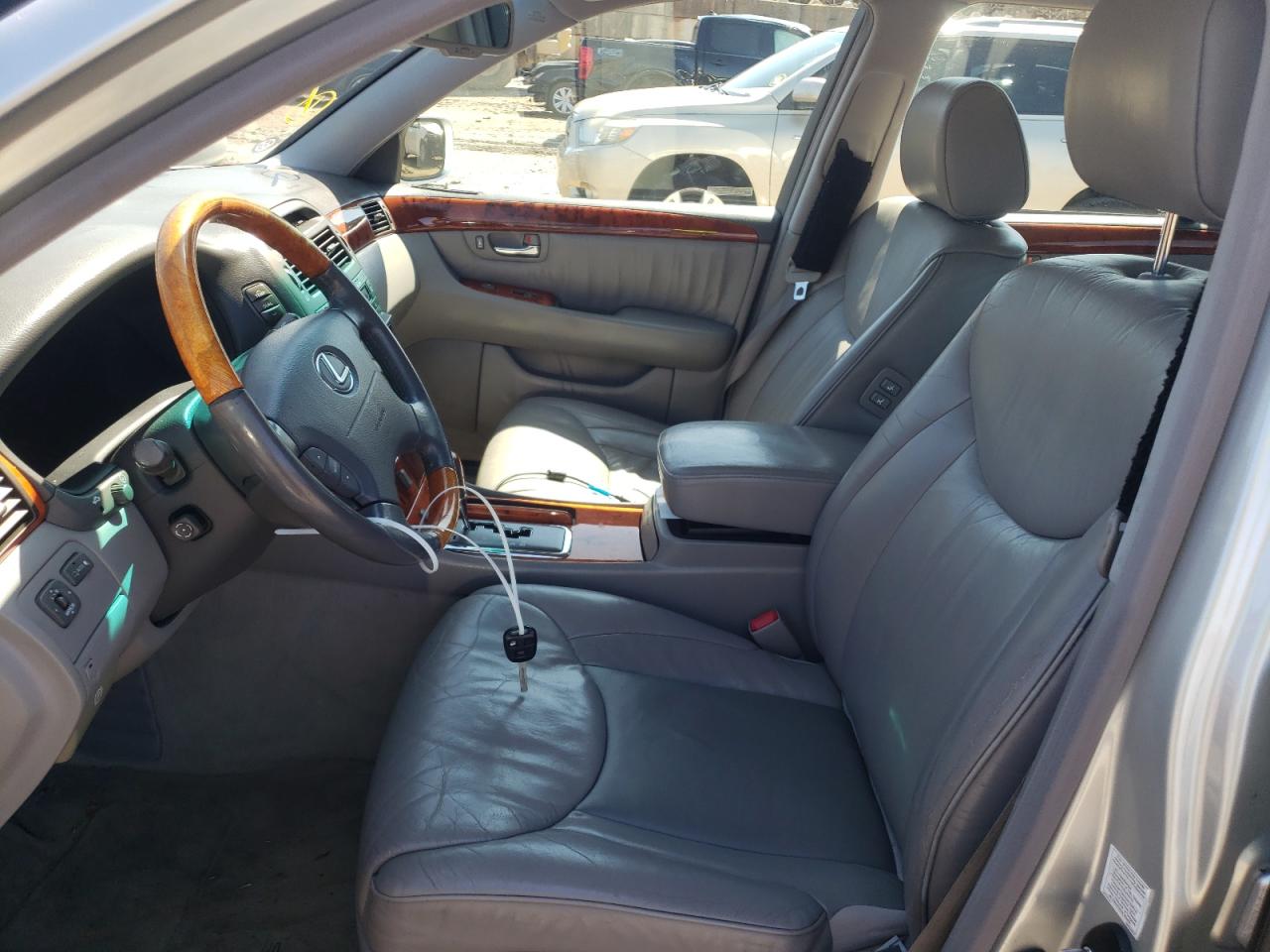 Photo 5 from auction – 2002 LEXUS LS 430 with VIN JTHBN30F120067627