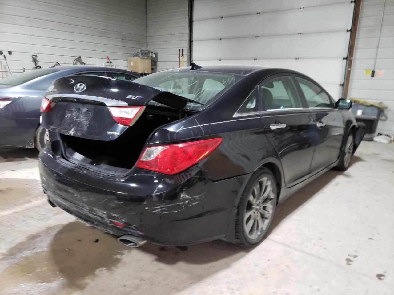 Photo 4 from auction – 2011 HYUNDAI SONATA SE with VIN 5NPEC4AB0BH176069