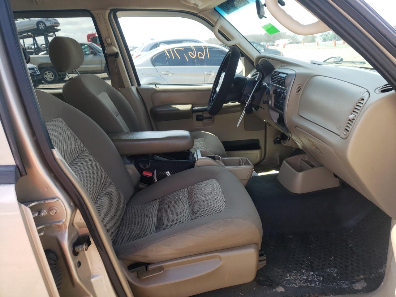 Photo 5 from auction – 2004 FORD EXPLORER S with VIN 1FMZU77K94UA83529