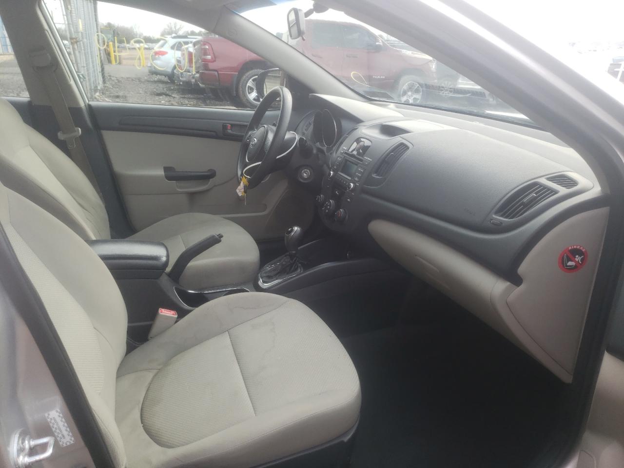 Foto 5 de la subasta – 2012 KIA FORTE LX con VIN KNAFT4A25C5533894