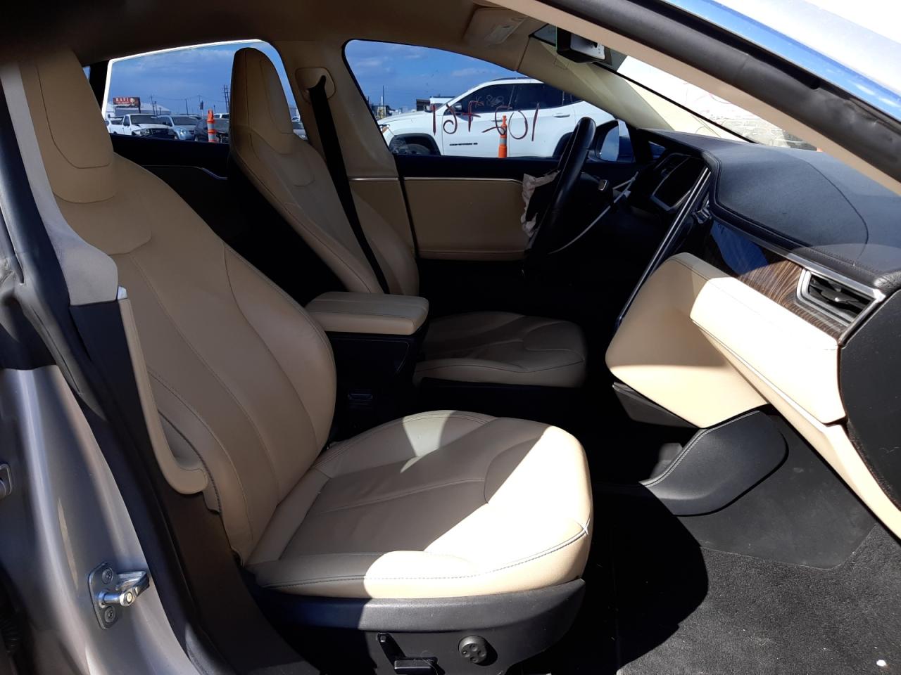 Photo 5 from auction – 2013 TESLA MODEL S with VIN 5YJSA1DP9DFP22528