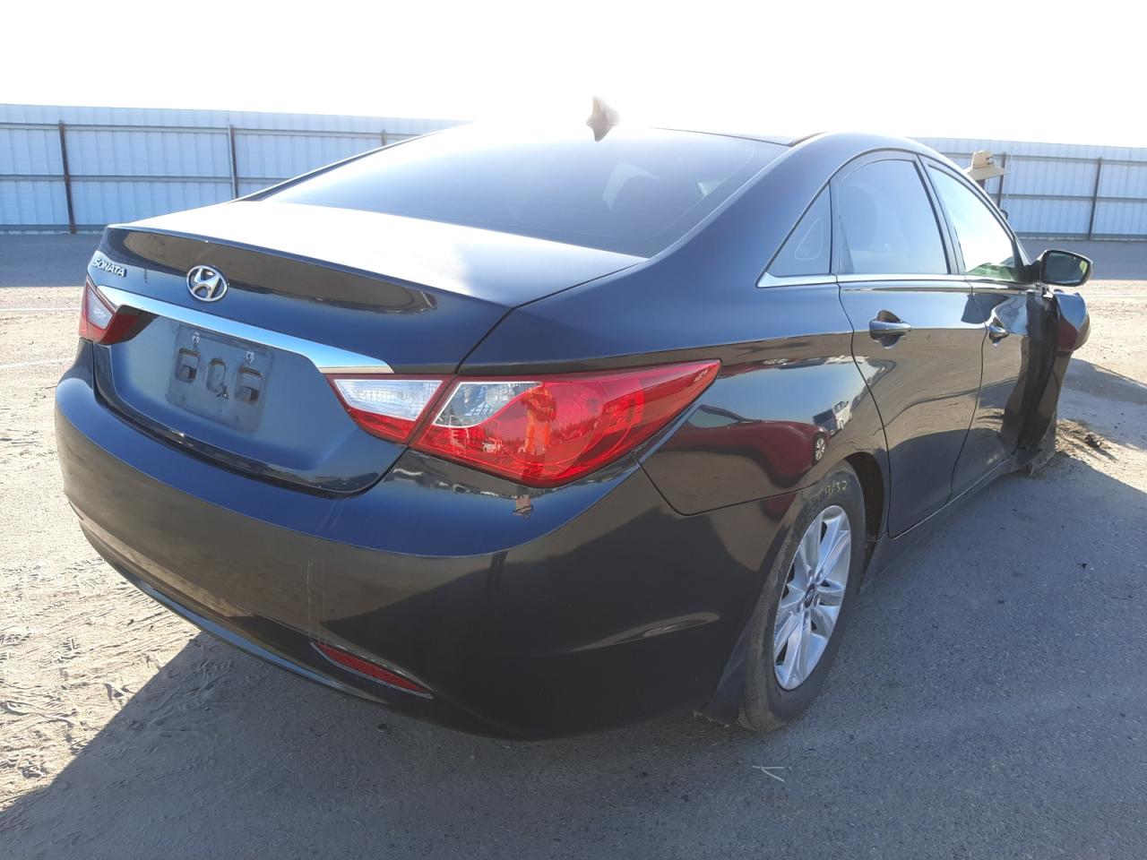 Photo 4 from auction – 2011 HYUNDAI SONATA with VIN 5NPEB4AC0BH284137