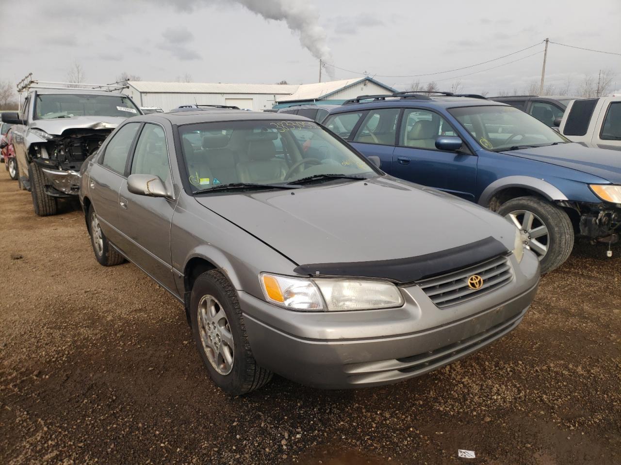 TOYOTA CAMRY CE 1998 with VIN 4T1BF28K1WU064117 - Photo from auction