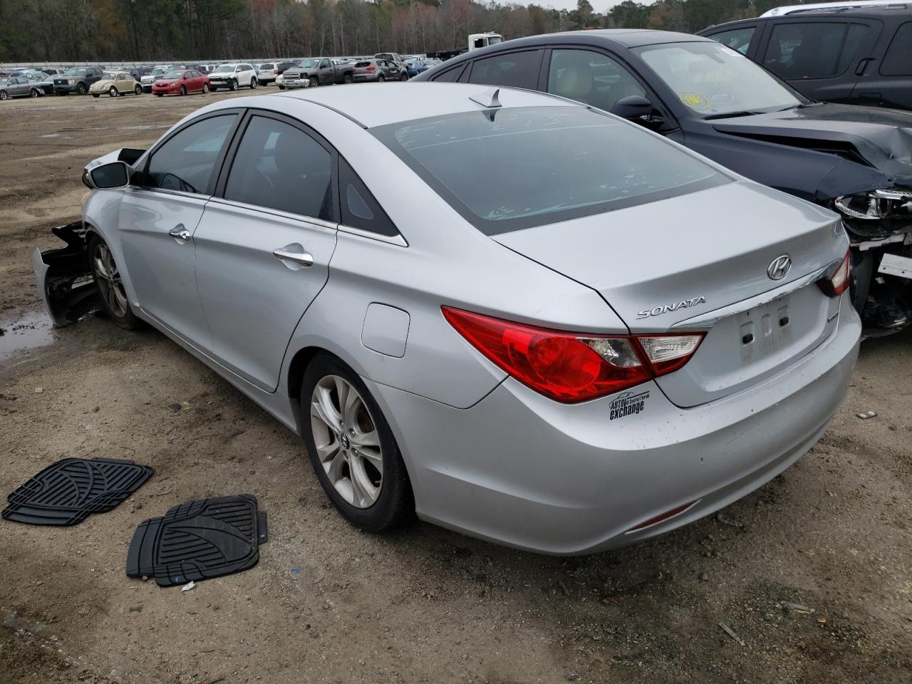 Photo 3 from auction – 2011 HYUNDAI SONATA SE with VIN 5NPEC4AC8BH027188