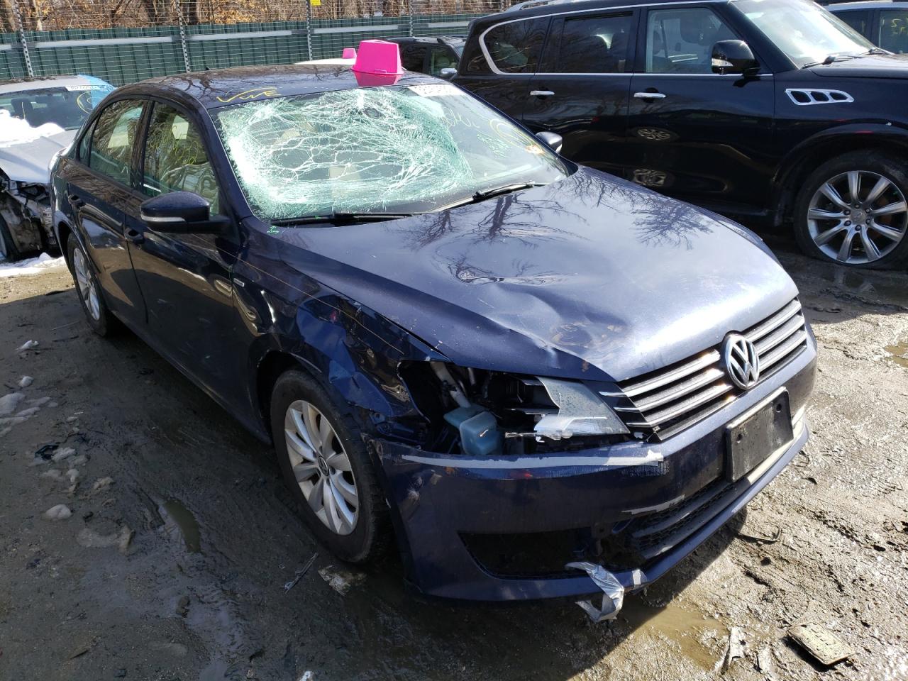 VOLKSWAGEN PASSAT S 2014 with VIN 1VWAP7A33EC010753 - Photo from auction