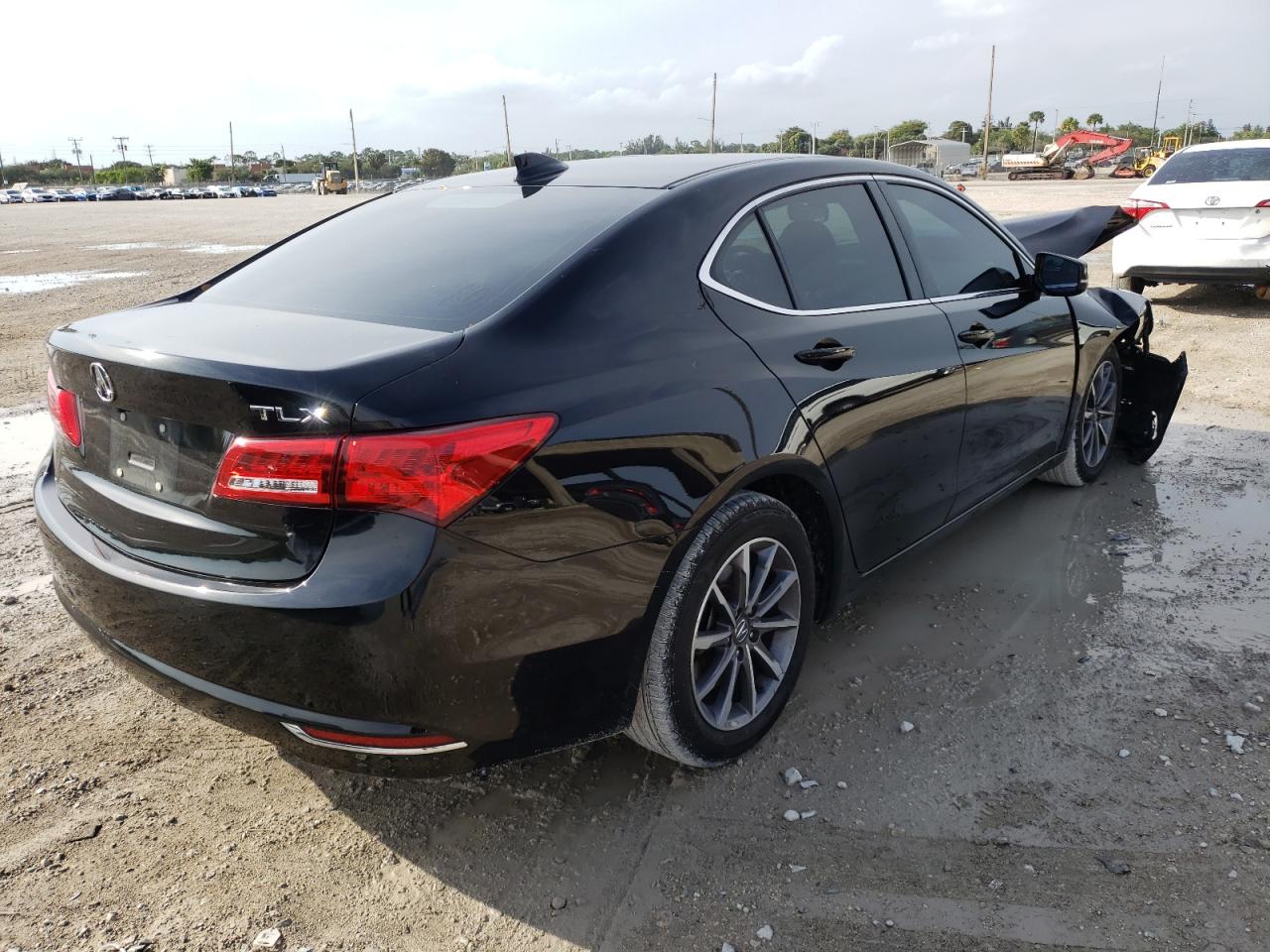 Photo 4 from auction – 2019 ACURA TLX with VIN 19UUB1F32KA009140