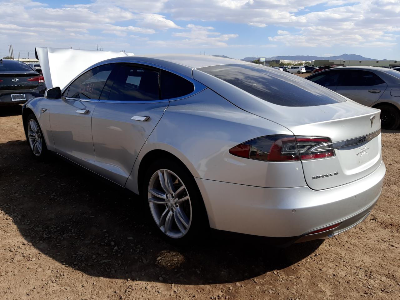 Photo 3 from auction – 2013 TESLA MODEL S with VIN 5YJSA1DP9DFP22528