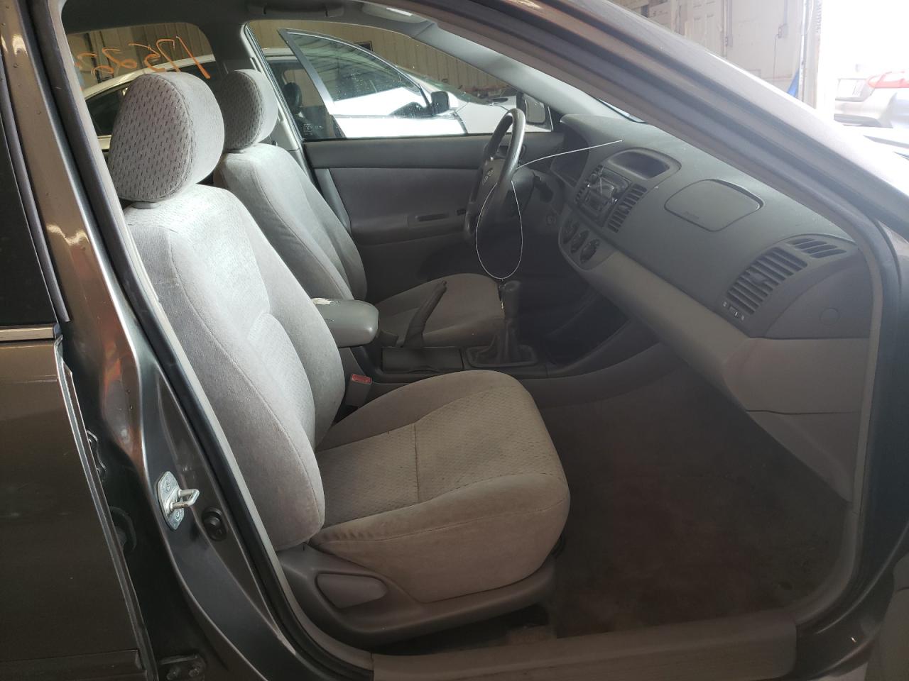 Photo 5 from auction – 2003 TOYOTA CAMRY LE with VIN JTDBE32K330169962