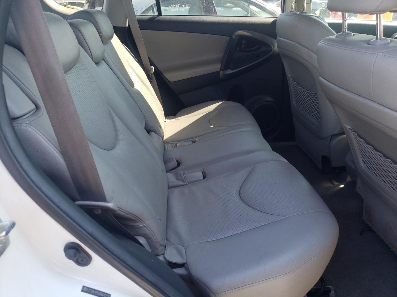 Photo 6 from auction – 2011 TOYOTA RAV4 LIMIT with VIN 2T3YK4DV0BW010133