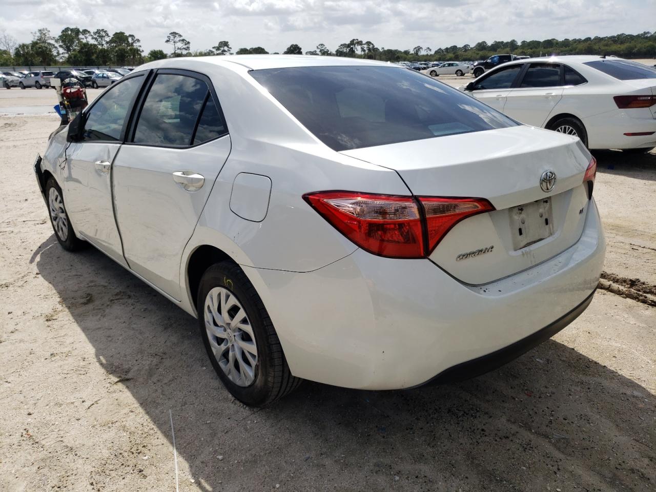 Photo 3 from auction – 2017 TOYOTA COROLLA L with VIN 5YFBURHE5HP707453