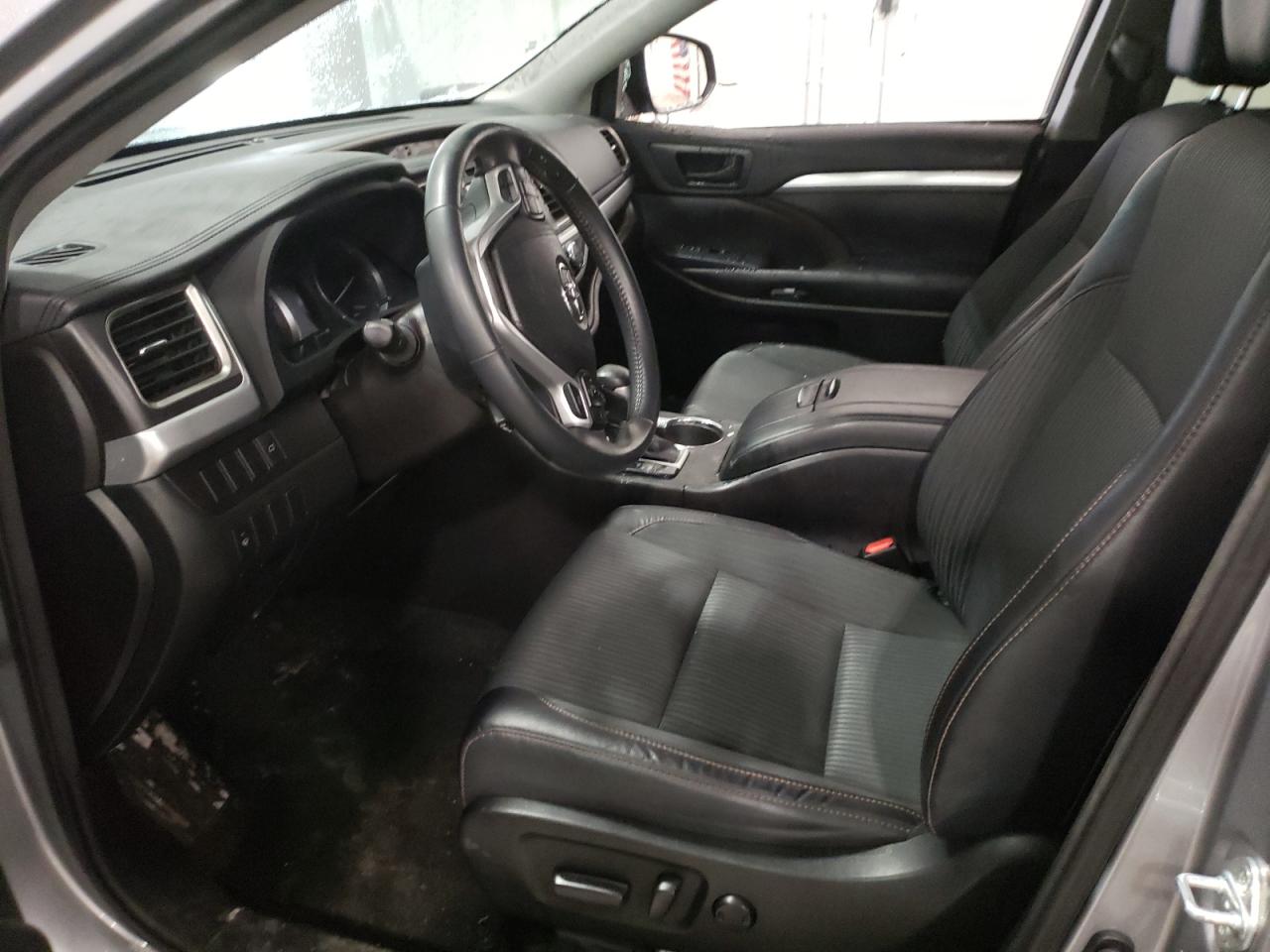 Photo 5 from auction – 2016 TOYOTA HIGHLANDER with VIN 5TDBKRFH3GS347527