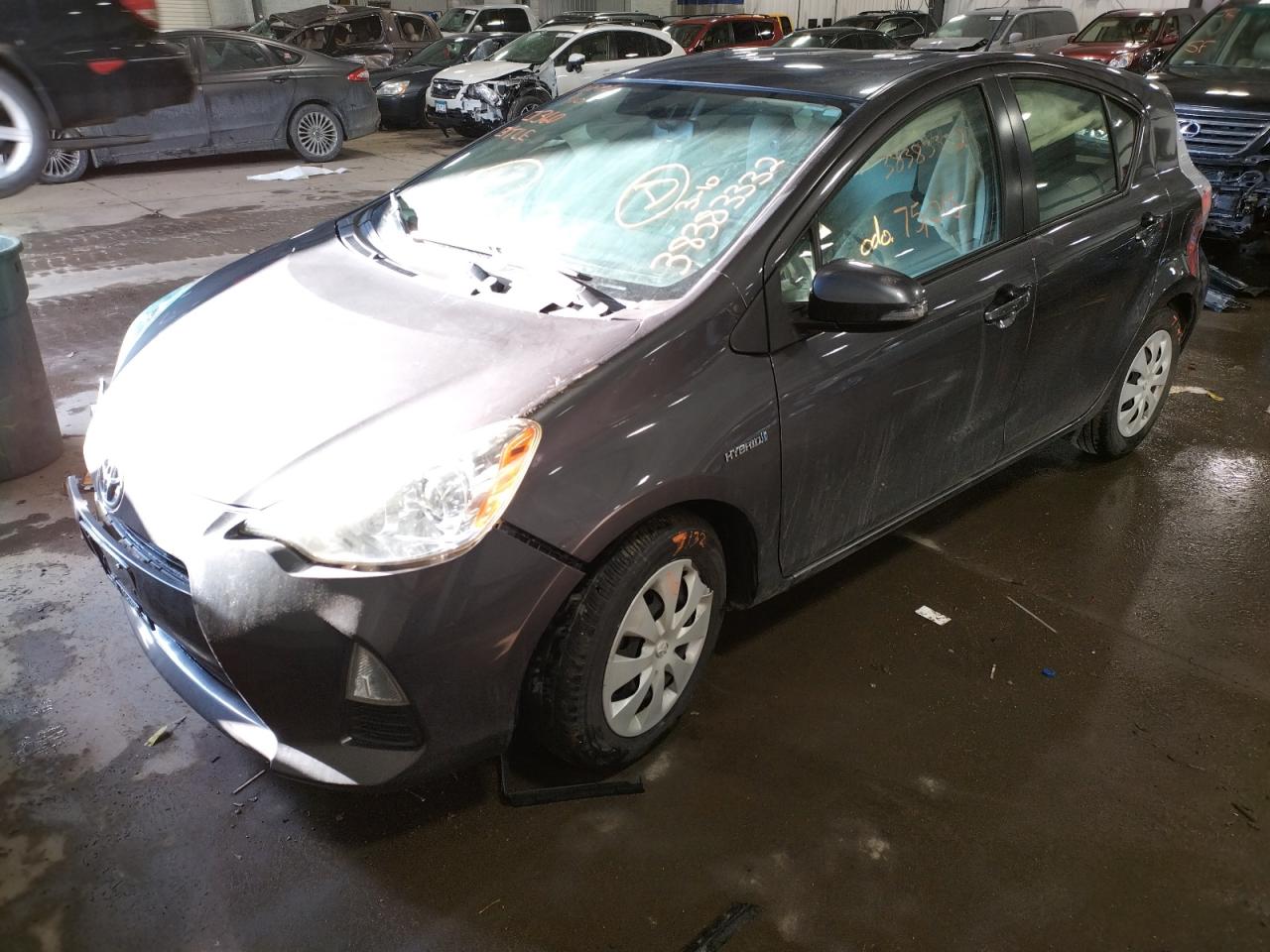 Photo 2 from auction – 2014 TOYOTA PRIUS C with VIN JTDKDTB36E1565232