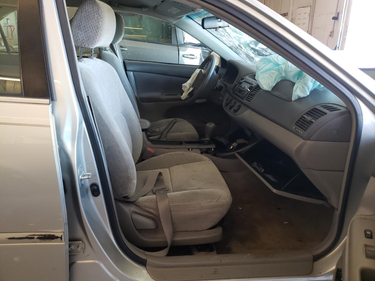Photo 5 from auction – 2003 TOYOTA CAMRY LE with VIN 4T1BE32K03U247084