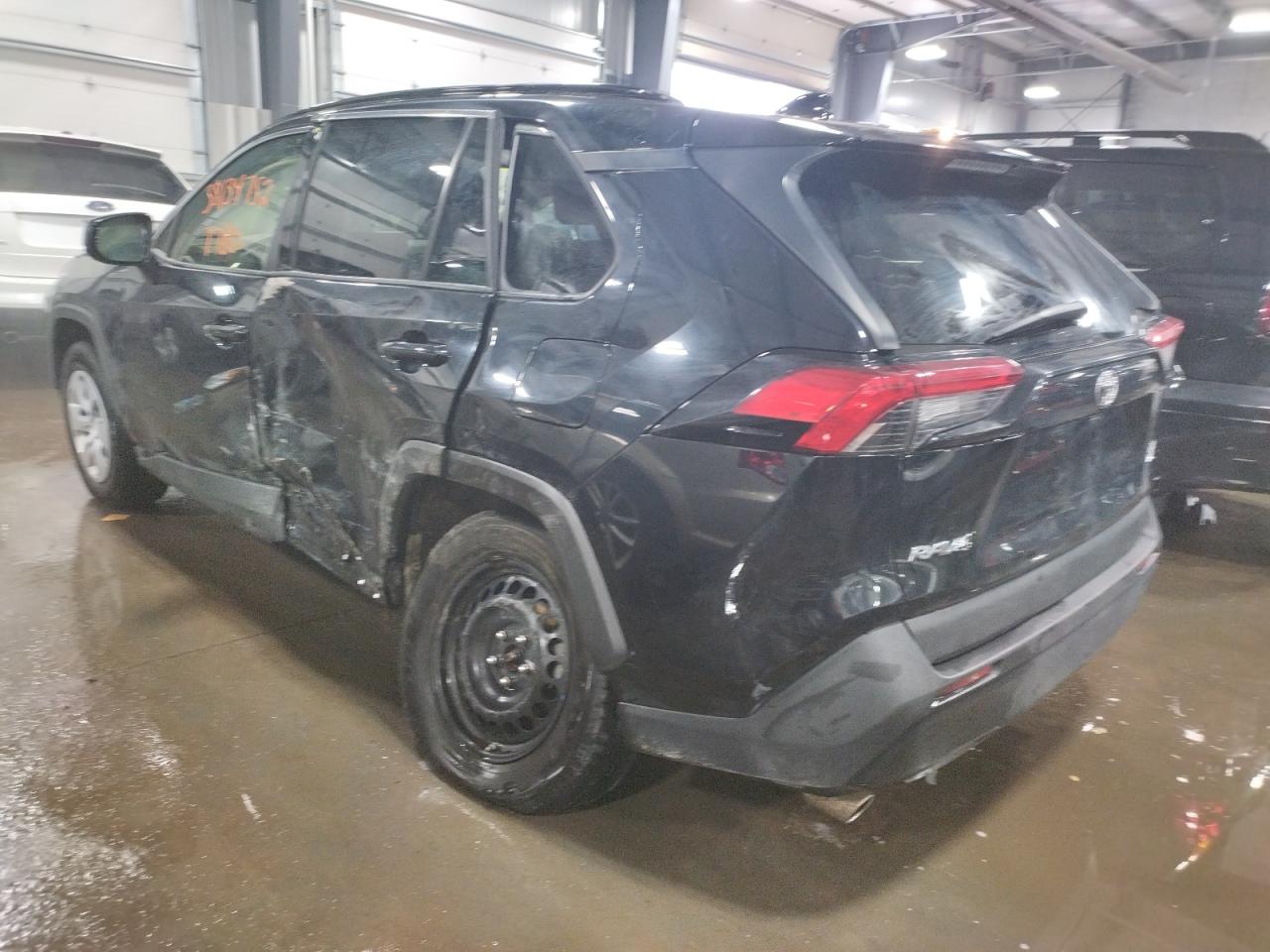 Photo 3 from auction – 2019 TOYOTA RAV4 LE with VIN JTMF1RFV1KD517320