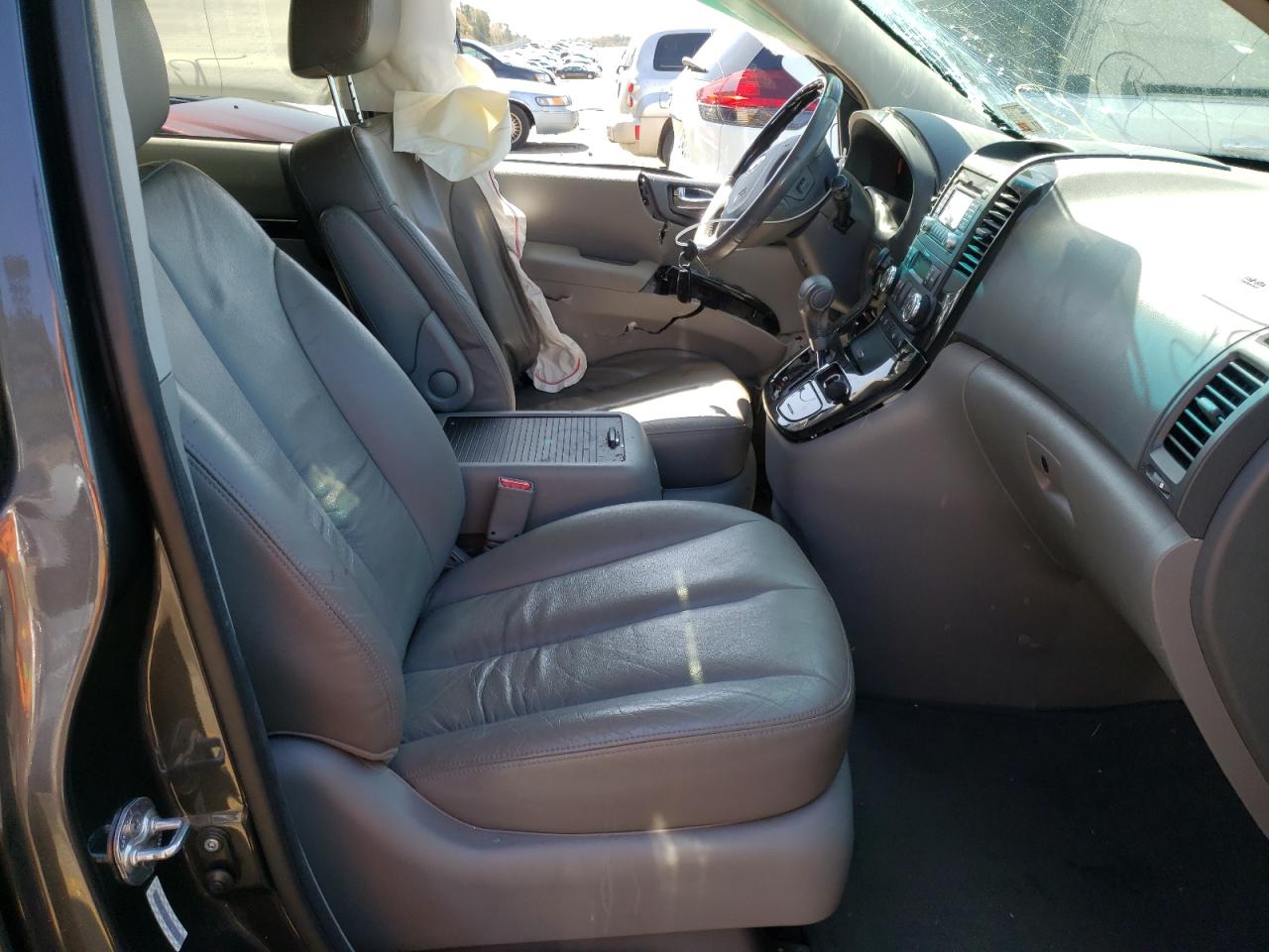 Photo 5 from auction – 2014 KIA SEDONA EX with VIN KNDMH4C70E6587315