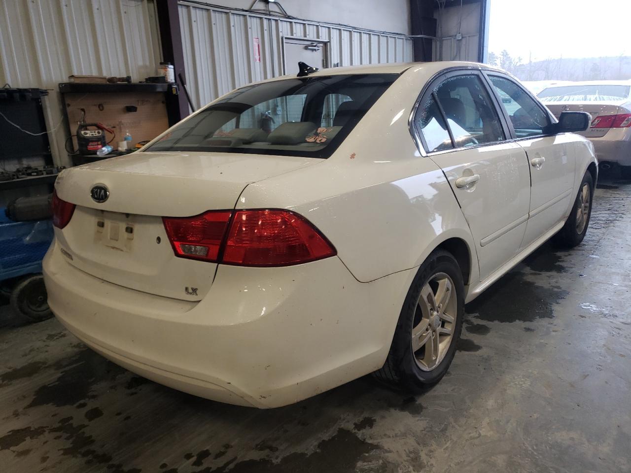 Photo 4 from auction – 2009 KIA OPTIMA LX with VIN KNAGE228995312426
