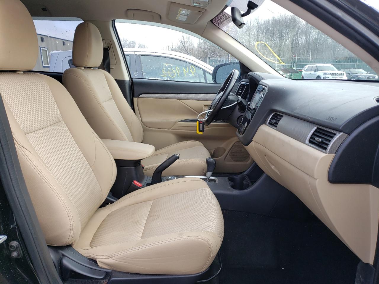 Photo 5 from auction – 2016 MITSUBISHI OUTLANDER with VIN JA4AZ3A38GZ010361