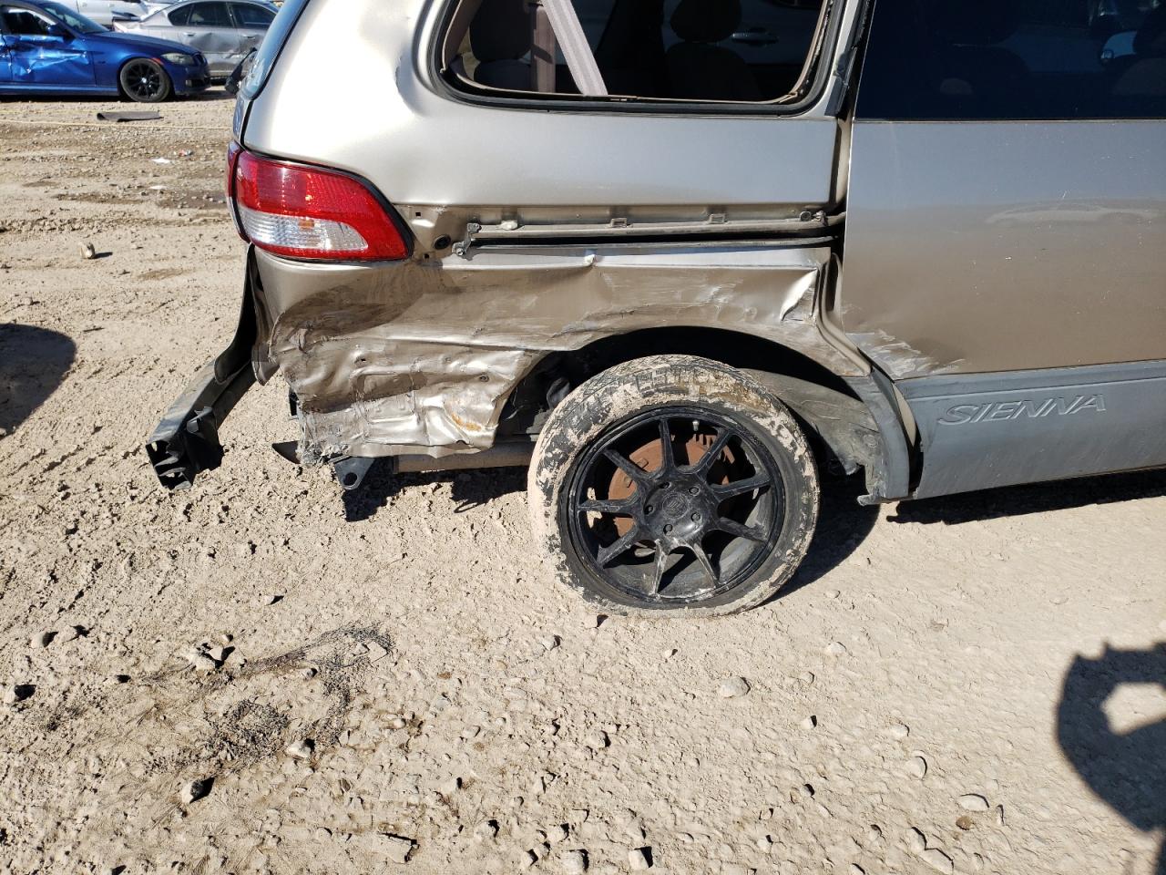 Photo 9 from auction – 2001 TOYOTA SIENNA LE with VIN 4T3ZF13C41U405065