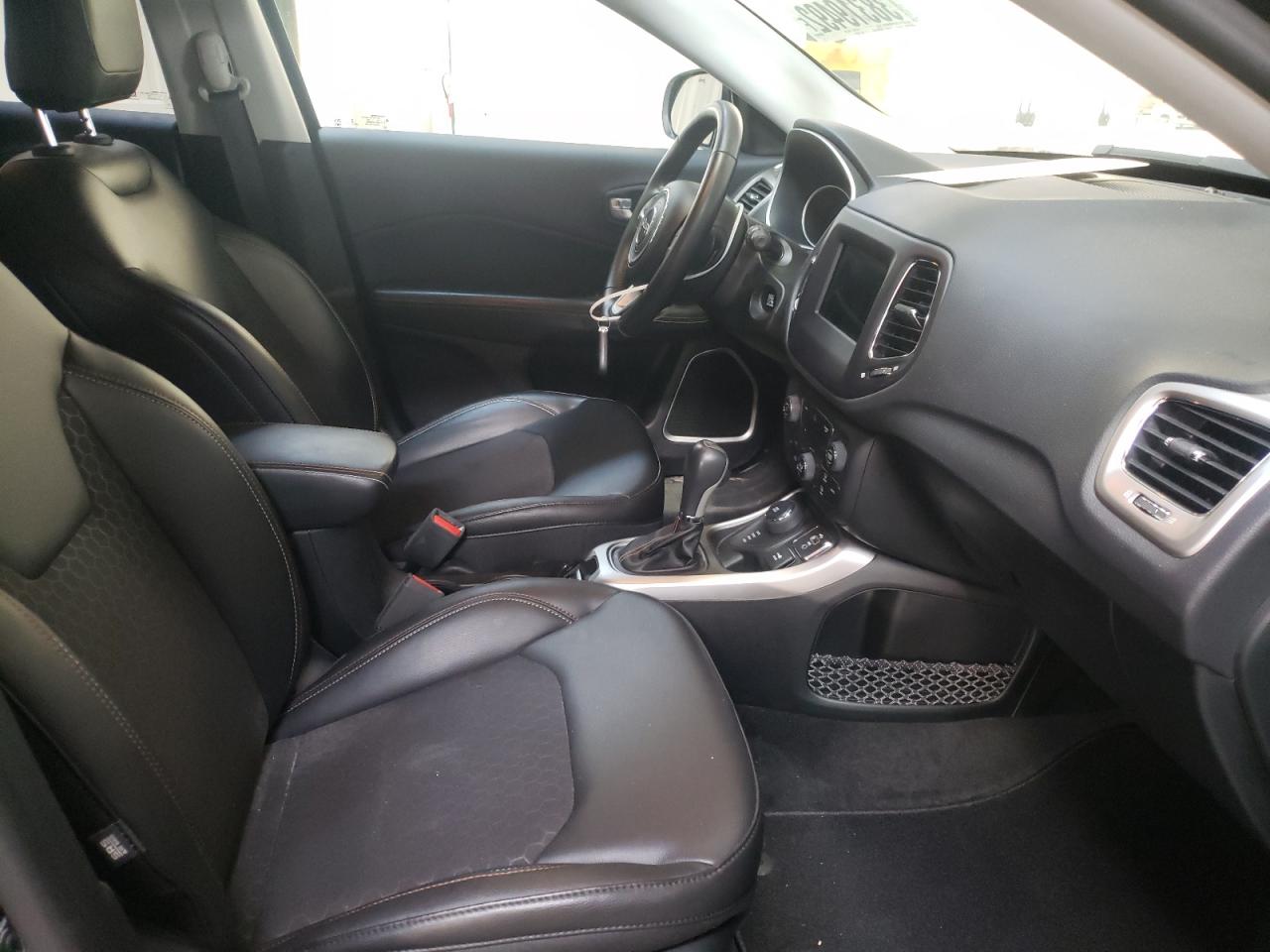 Photo 5 from auction – 2018 JEEP COMPASS LA with VIN 3C4NJDBBXJT202681