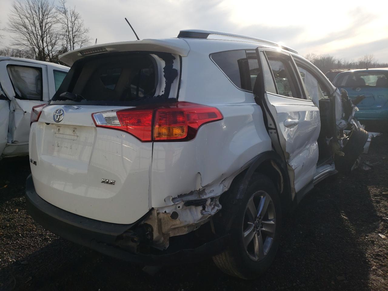 Photo 4 from auction – 2015 TOYOTA RAV4 XLE with VIN 2T3WFREV4FW172974