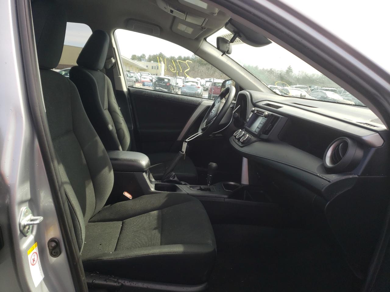 Photo 5 from auction – 2017 TOYOTA RAV4 LE with VIN 2T3BFREV0HW650938