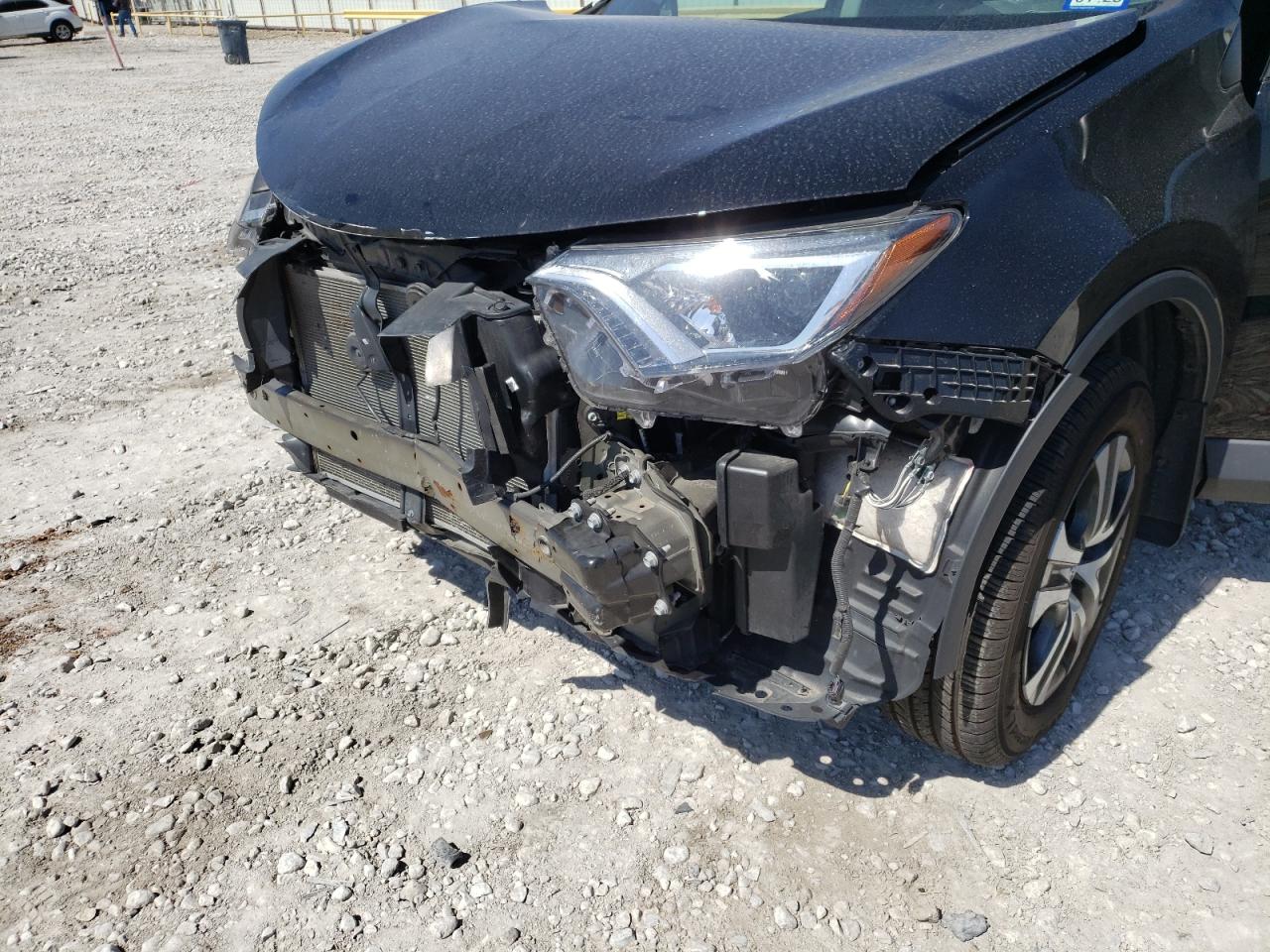 Photo 9 from auction – 2018 TOYOTA RAV4 LE with VIN 2T3BFREV5JW715532