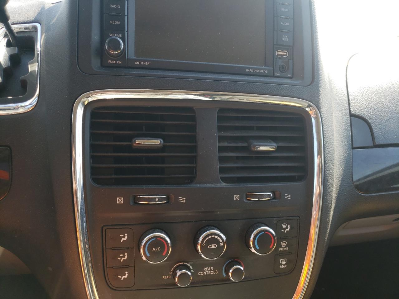 Photo 9 from auction – 2015 DODGE GRAND CARA with VIN 2C4RDGCG2FR652775