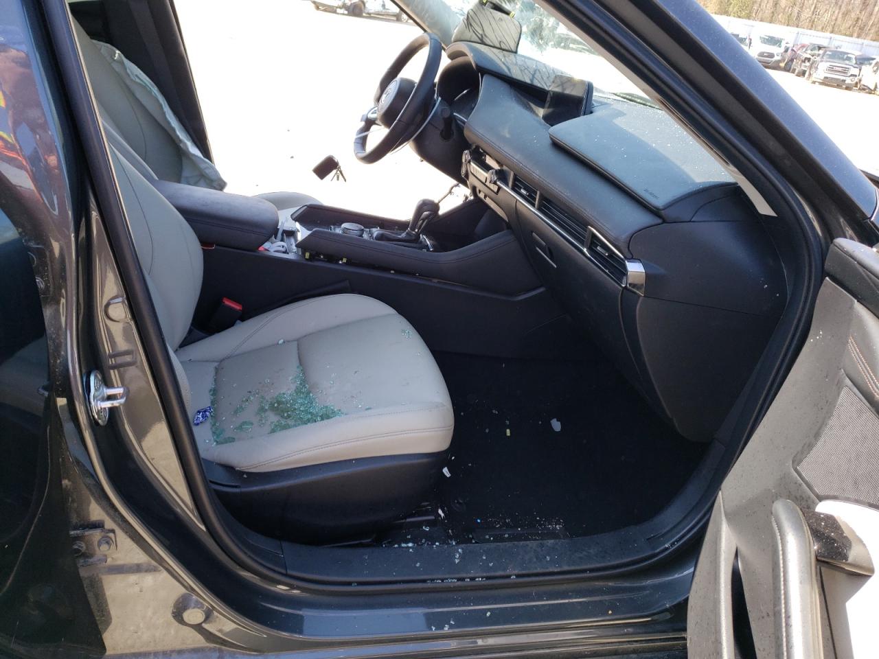 Photo 5 from auction – 2019 MAZDA 3 SELECT with VIN JM1BPBAMXK1116966