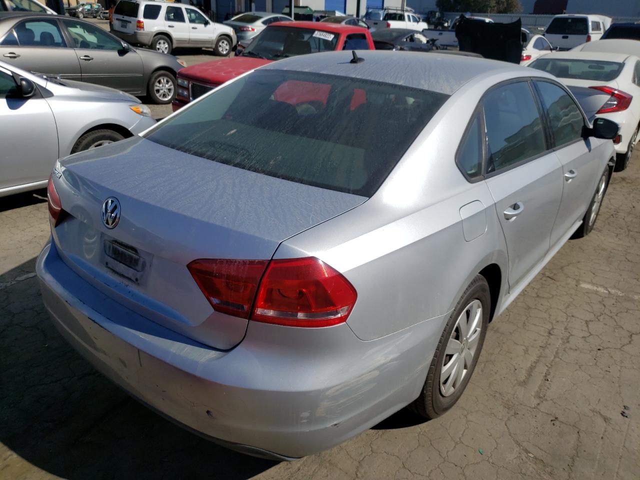 Photo 4 from auction – 2013 VOLKSWAGEN PASSAT S with VIN 1VWAP7A30DC071038