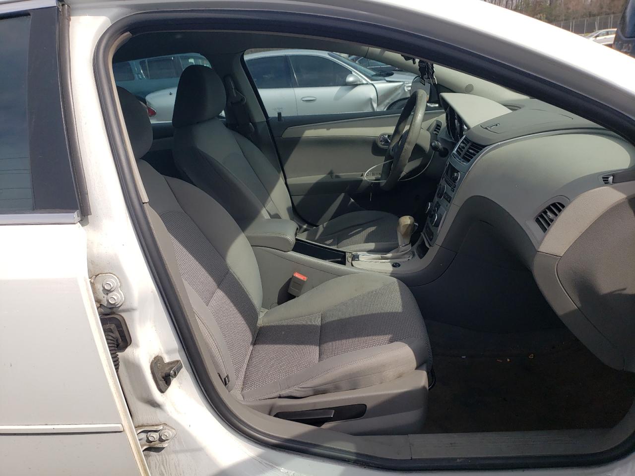 Photo 5 from auction – 2011 CHEVROLET MALIBU LS with VIN 1G1ZB5E17BF219465