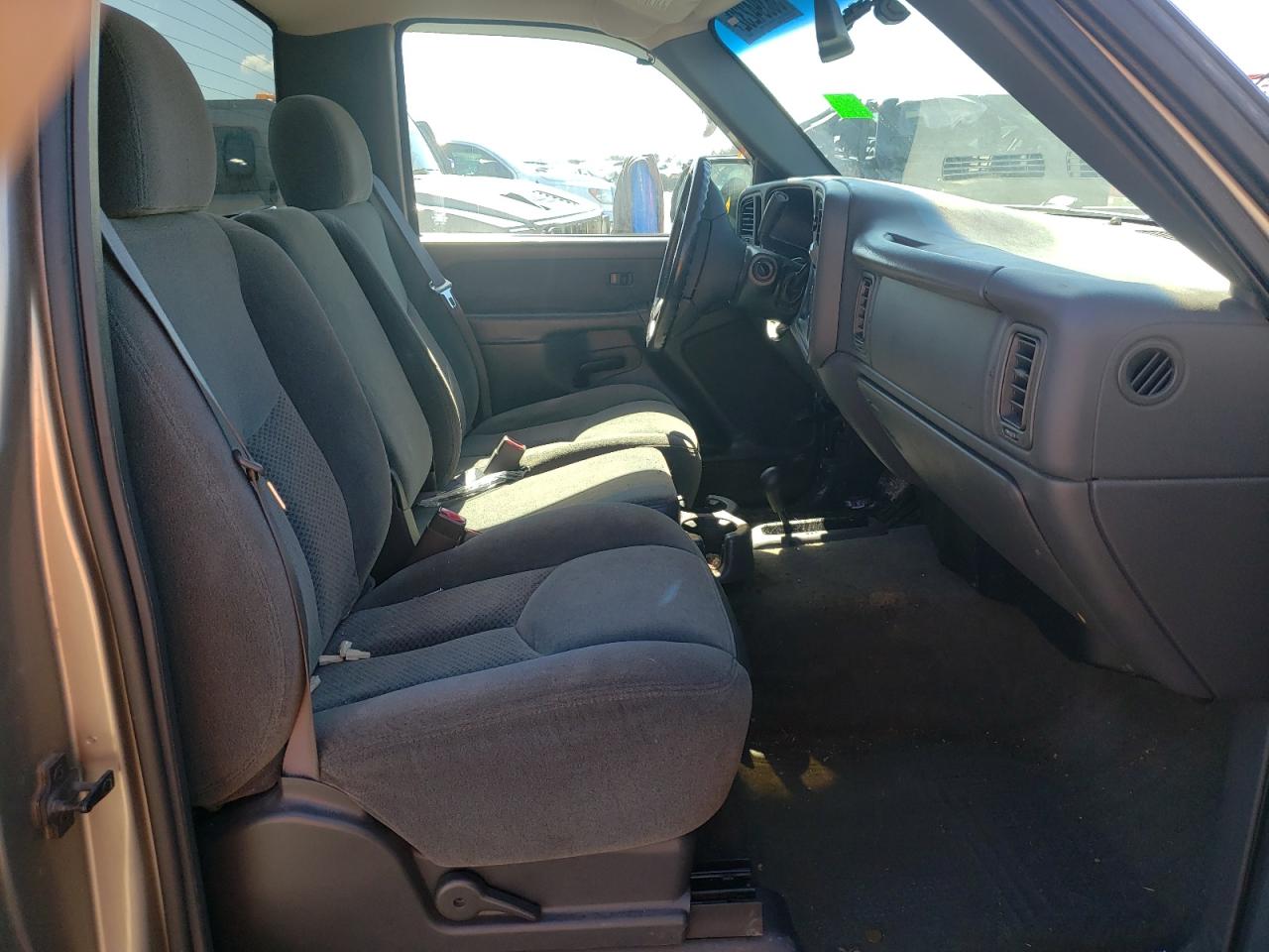 Photo 6 from auction – 2003 CHEVROLET SILVERADO with VIN 1GCEK14V43Z342773